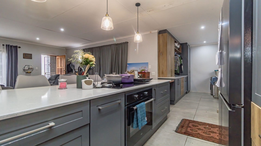 3 Bedroom Property for Sale in Fraaiuitsig Western Cape